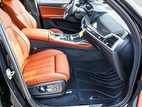 Used 2025 BMW X7 M60i w/ Climate Comfort Package AWD/4WD image 28