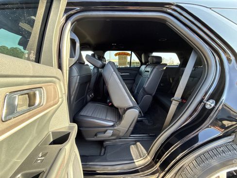 Used 2025 Ford Explorer ST-Line w/ Premium Package image 24