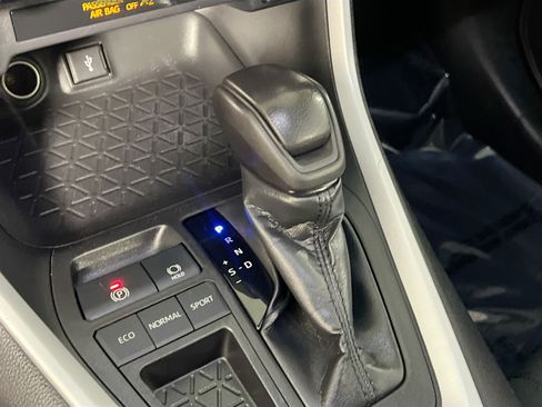 Used 2020 Toyota RAV4 XLE w/ Convenience Package FWD image 24