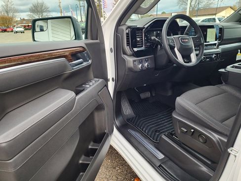 Used 2025 GMC Sierra 1500 Elevation image 17
