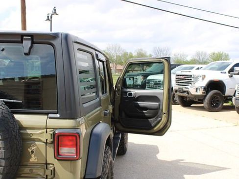 Used 2025 Jeep Wrangler Sport AWD/4WD image 44