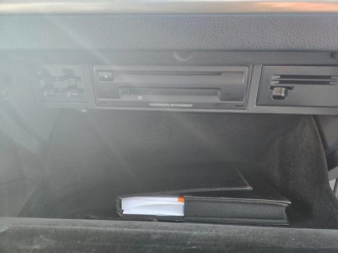 Used 2016 Volkswagen Golf Limited Edition image 41