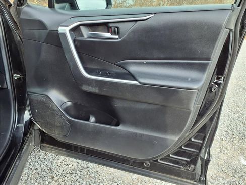 Used 2020 Toyota RAV4 XLE image 23