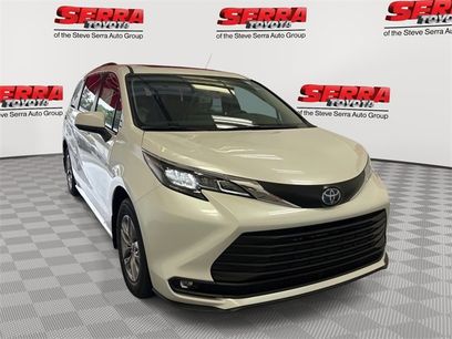 New 2025 Toyota Sienna XLE