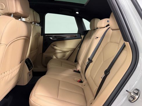 Certified 2026 Porsche Macan AWD/4WD image 22