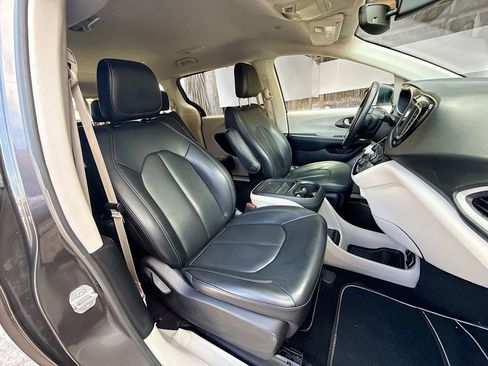 Used 2021 Chrysler Voyager Lxi image 31