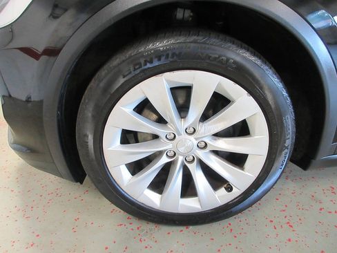 Used 2017 Tesla Model X 75D AWD/4WD image 9