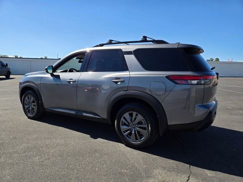 Used 2024 Nissan Pathfinder SV w/ Black Appearance Package FWD image 4