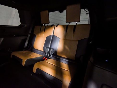 Used 2025 Lexus GX 550 image 7