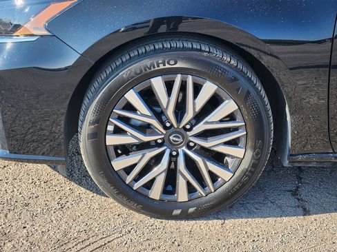 Used 2025 Nissan Altima 2.5 SV image 12