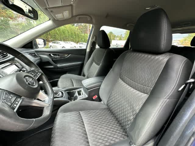 Used 2017 Nissan Rogue SV w/ SV Premium Package AWD/4WD image 16