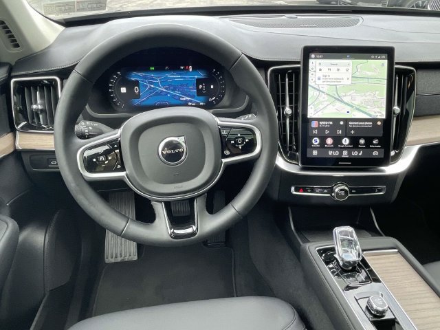 Certified 2025 Volvo XC90 B5 Plus AWD/4WD image 17