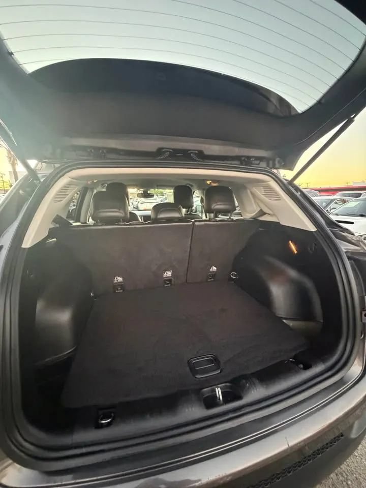 Used 2018 Jeep Compass Trailhawk w/ Leather Interior Group AWD/4WD image 12
