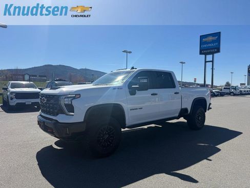 Used 2026 Chevrolet Silverado 2500 ZR2 w/ LPO, Dark Essentials Package image 3