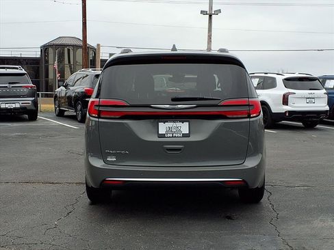 Used 2022 Chrysler Pacifica Touring-L image 32