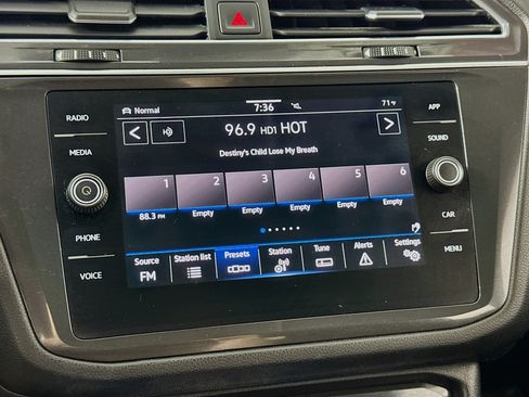 Used 2023 Volkswagen Tiguan SE w/ Panoramic Sunroof Package AWD/4WD image 18