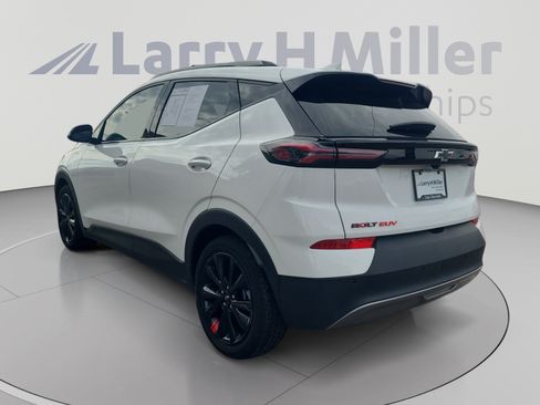 Used 2023 Chevrolet Bolt EUV LT w/ Convenience Package FWD image 3
