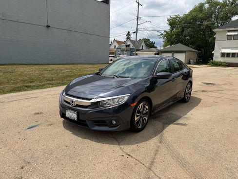 Used 2017 Honda Civic EX-T image 3
