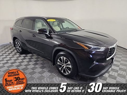 Used 2021 Toyota Highlander XLE image 1