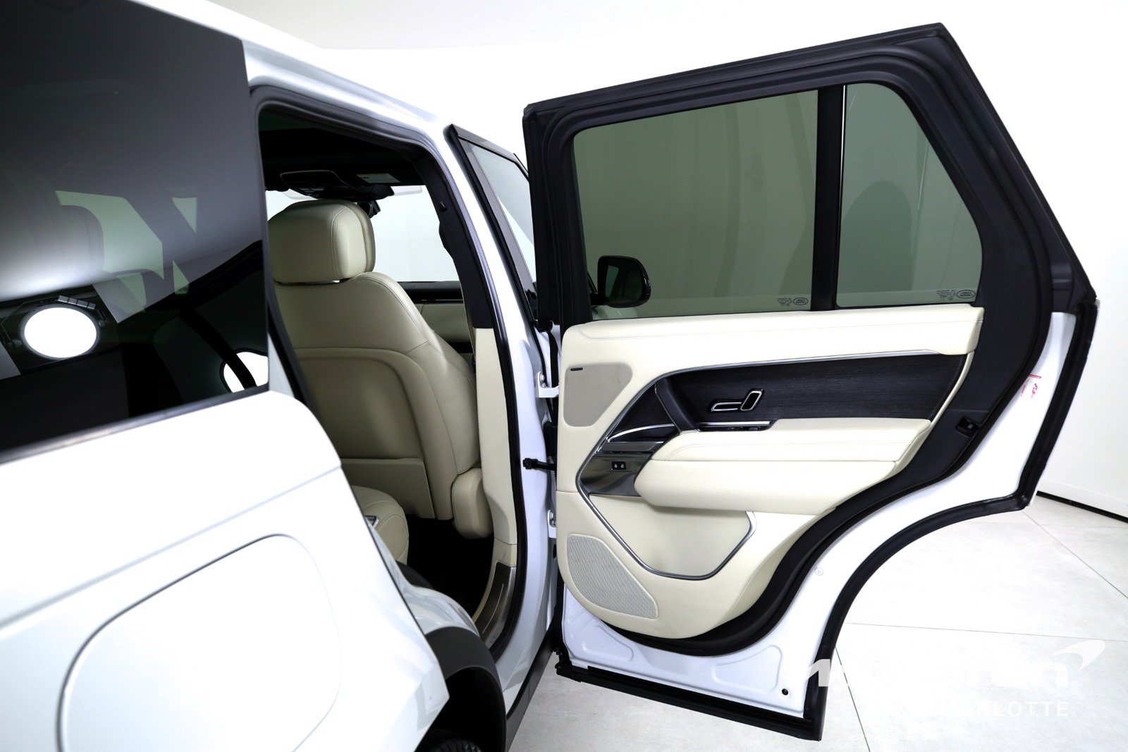 Used 2023 Land Rover Range Rover SE AWD/4WD image 25