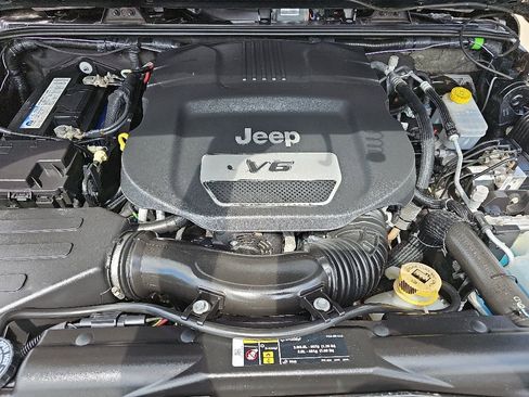 Certified 2018 Jeep Wrangler Unlimited Sport S AWD/4WD image 32