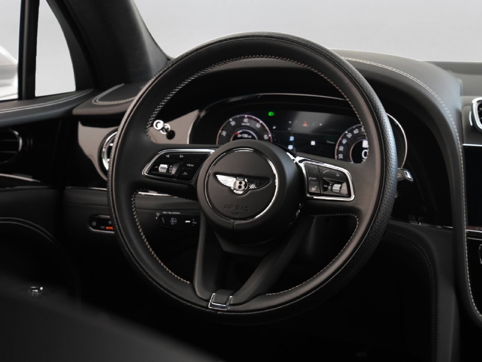 Used 2024 Bentley Bentayga AWD/4WD image 19