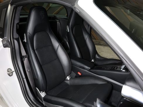 Used 2018 Porsche 911 Targa 4S image 6
