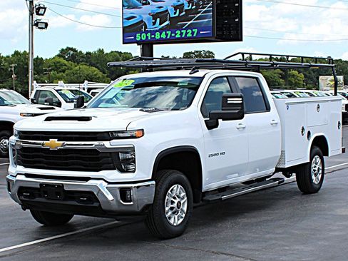 Used 2025 Chevrolet Silverado 2500 LT w/ Convenience Package AWD/4WD image 3