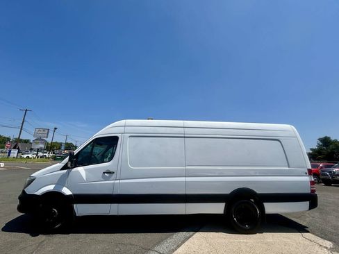 Used 2014 Mercedes-Benz Sprinter 3500 image 2