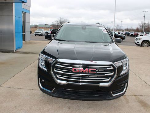 Used 2024 GMC Terrain SLT image 3