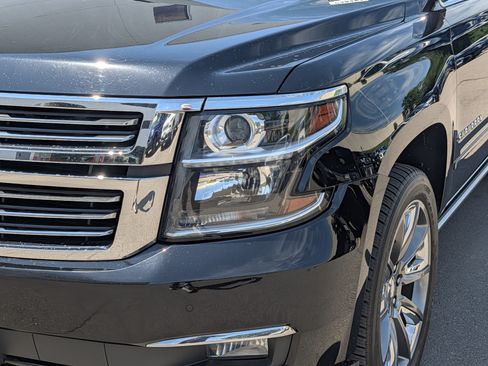 Used 2019 Chevrolet Suburban Premier AWD/4WD image 16