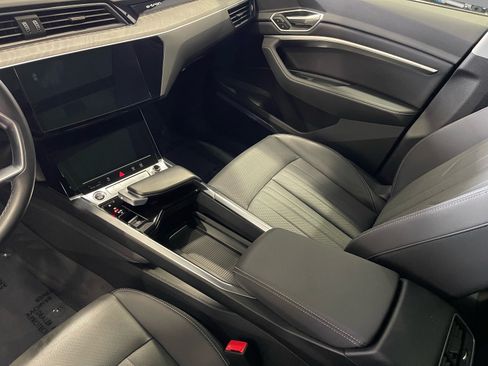 Used 2023 Audi e-tron Premium Plus w/ Premium Plus Package AWD/4WD image 29