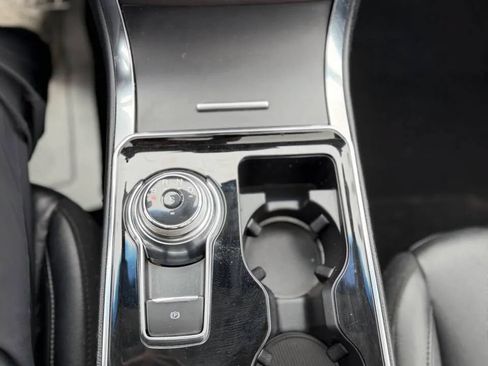 Used 2019 Ford Edge Titanium w/ Cold Weather Package AWD/4WD image 17