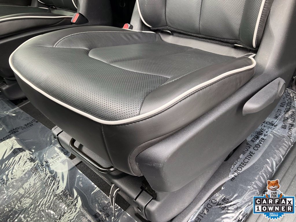 Used 2023 Chrysler Pacifica Limited w/ Uconnect Theater Family Group FWD image 27