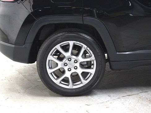 Certified 2022 Jeep Compass Latitude w/ Sun and Sound Group AWD/4WD image 37