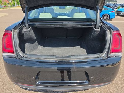 Used 2022 Chrysler 300 Touring L RWD image 13