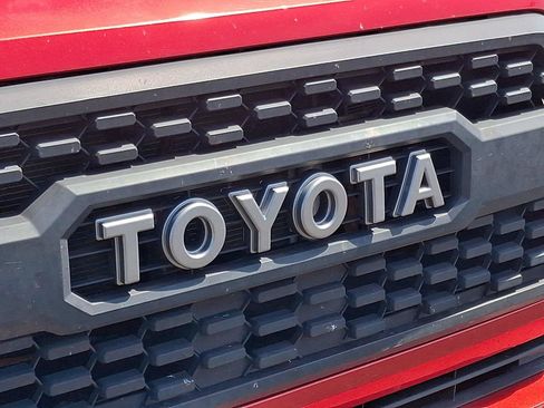 Used 2017 Toyota Tacoma SR5 w/ SR5 Appearance Package (SM) RWD image 20