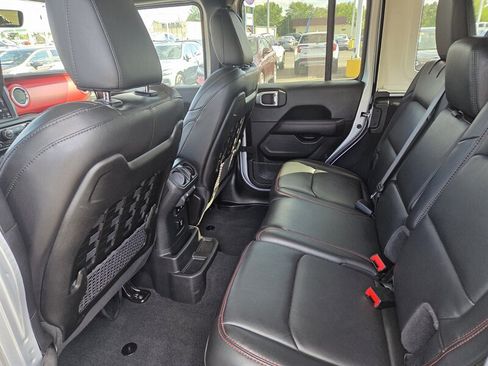 Used 2022 Jeep Wrangler Unlimited Rubicon w/ Cold Weather Group AWD/4WD image 11