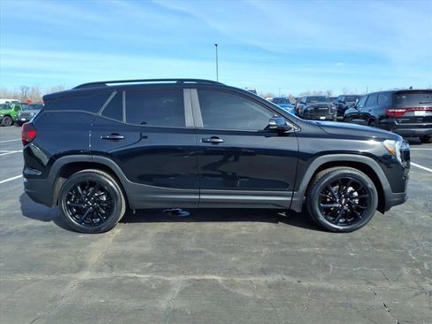 Used 2024 GMC Terrain SLE w/ Driver Convenience Package image 28