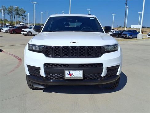 New 2025 Jeep Grand Cherokee L Altitude image 5