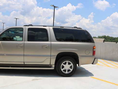 Used 2001 GMC Yukon XL Denali AWD/4WD image 27