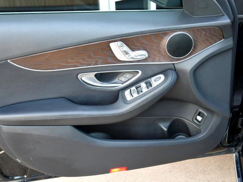 Used 2019 Mercedes-Benz C 300 4MATIC Sedan image 6