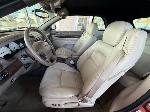 Used 2004 Chrysler Sebring Limited FWD image 19