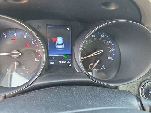 Used 2021 Toyota C-HR Limited FWD image 16