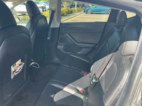 Used 2021 Tesla Model Y Long Range AWD/4WD image 4