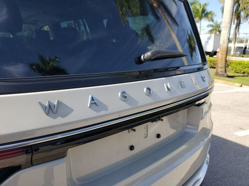 Used 2022 Jeep Wagoneer Series III w/ Premium Group I image 13