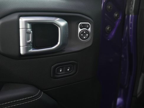 Used 2023 Jeep Wrangler Unlimited Sahara w/ Cold Weather Group image 19