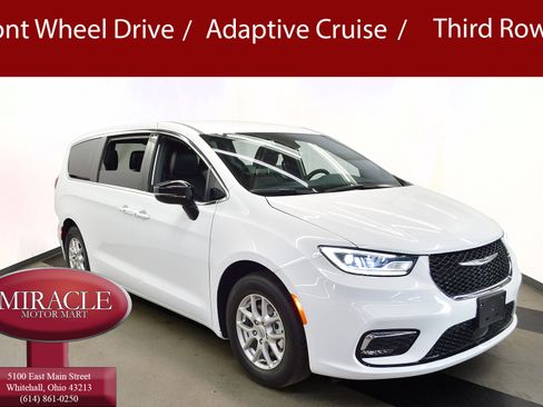 Used 2025 Chrysler Pacifica Select FWD image 1