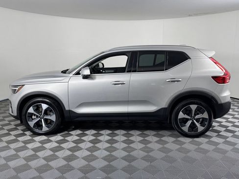 Certified 2025 Volvo XC40 B5 Plus AWD/4WD image 12