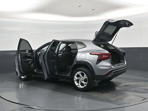 Used 2025 Chevrolet Trax LS w/ LS Convenience Package FWD image 47